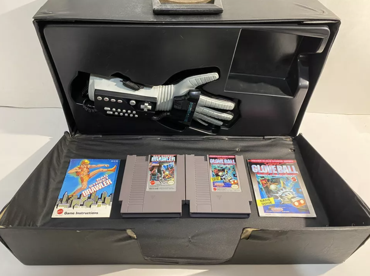 Nintendo Power Glove In Black Travel Case NES Tested/Works ! + 2 Games + Manual