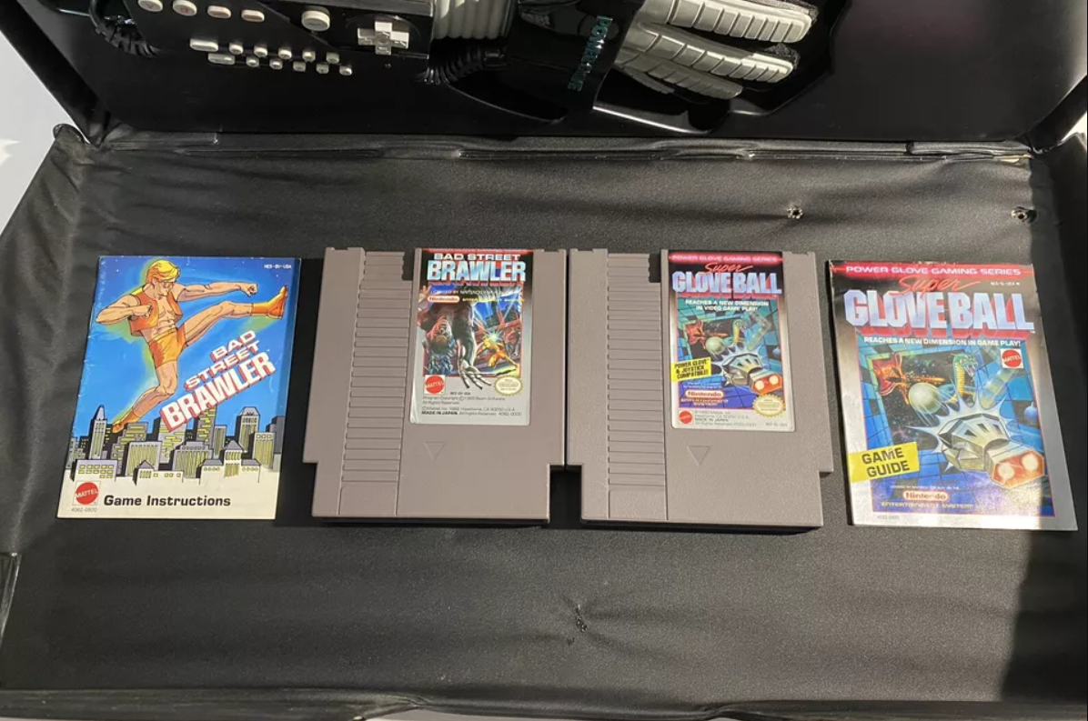 Nintendo Power Glove In Black Travel Case NES Tested/Works ! + 2 Games + Manual